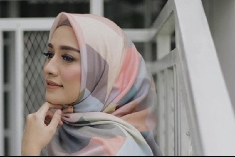 Bahan Hijab yang Bagus, Nyaman, Tegak di Dahi, dan Tidak Gerah