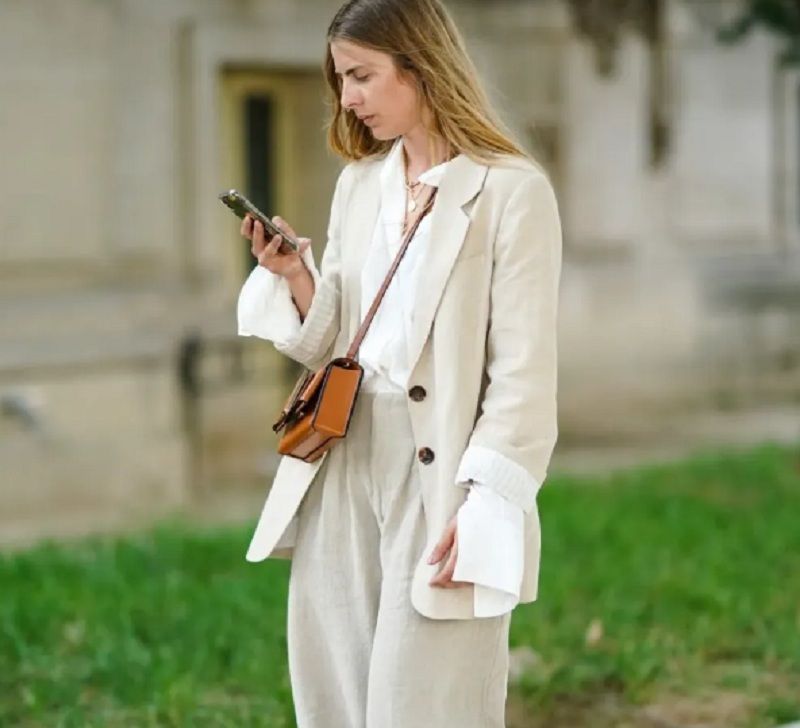 OOTD Kemeja Putih Wanita Fashionable dari Style Formal Hingga Kasual