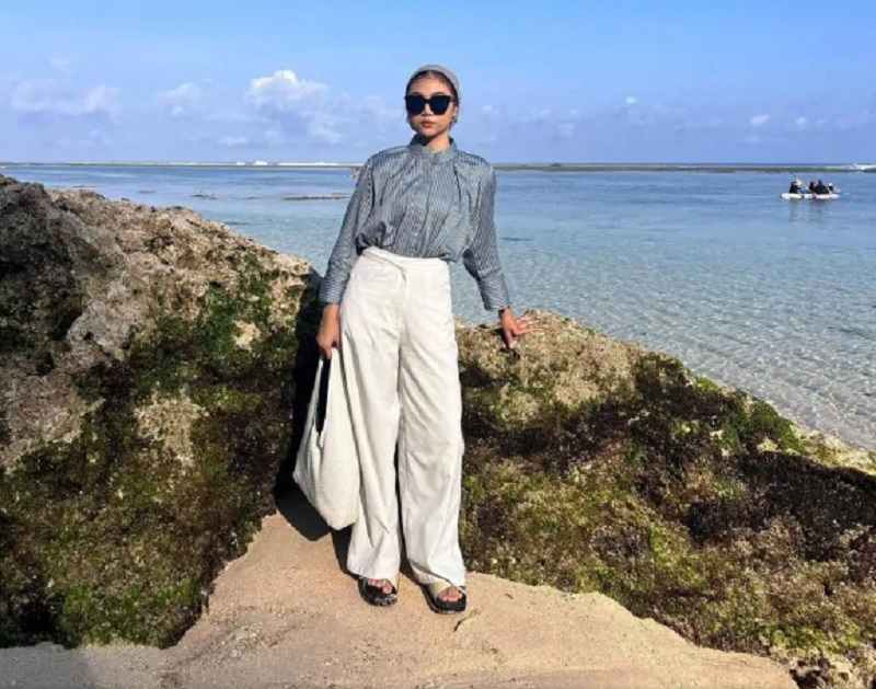 Style Fashion Hijab ke Pantai, Simple namun Tetap Terlihat Fashionable