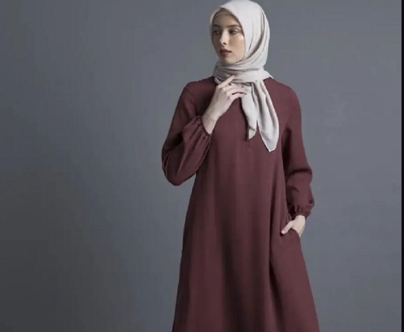 Warna Jilbab yang Cocok untuk Baju Mahogany Fashion Elegan para Hijaber